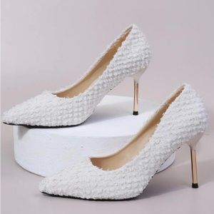 White point toe stiletto heel pump